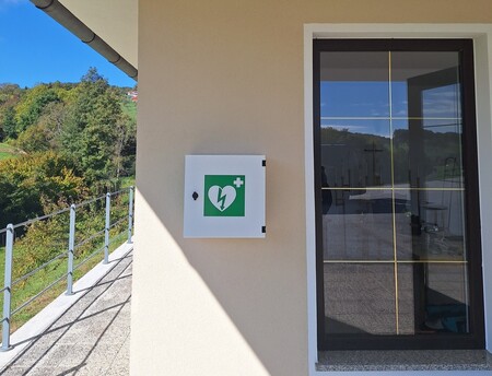 defibrilator Dobležiče 1